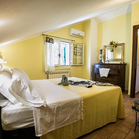 Le Raganelle Hotel Oneglia Buitenkant foto