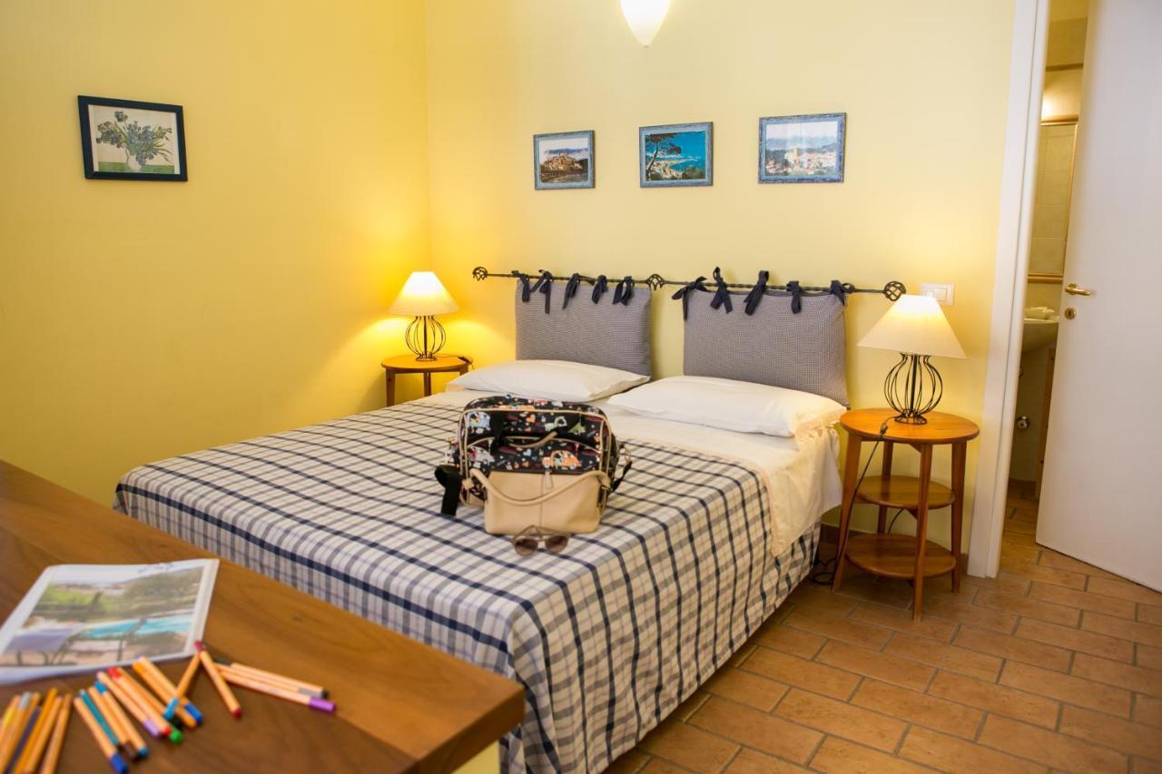 Le Raganelle Hotel Oneglia Buitenkant foto