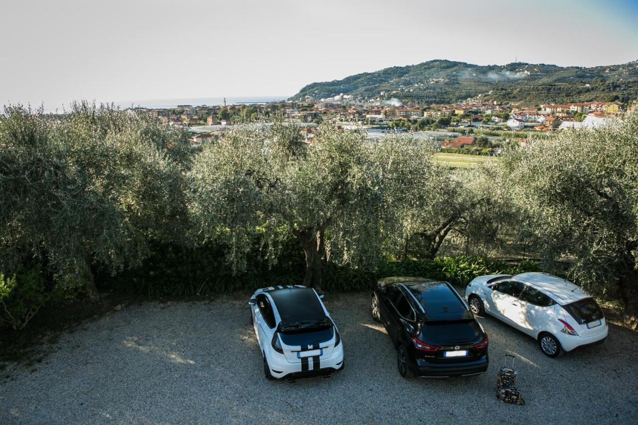 Le Raganelle Hotel Oneglia Buitenkant foto