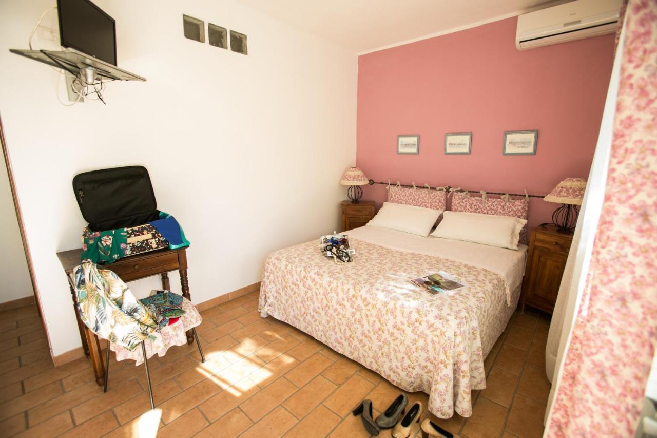 Le Raganelle Hotel Oneglia Buitenkant foto